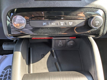 Photo 14 du bon plan FORD Kuga 2.5 Duratec 180ch Hybrid FlexiFuel ST-Line Powershift occasion à 32400 €