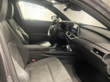 Photo 17 du bon plan LEXUS UX 300h Pack MY26 occasion à 35900 €