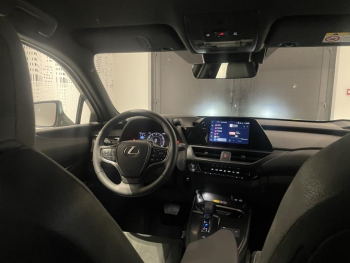 Photo 20 du bon plan LEXUS UX 300h Pack MY26 occasion à 35900 €