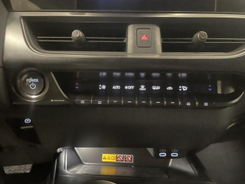 Photo 25 du bon plan LEXUS UX 300h Pack MY26 occasion à 35900 €