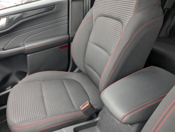 Photo 18 du bon plan FORD Kuga 2.5 Duratec 190ch FHEV E85 ST-Line BVA occasion à 24990 €