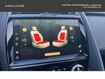 Photo 22 du bon plan JAGUAR E-Pace P300e PHEV R-Dynamic SE BVA AWD occasion à 34900 €