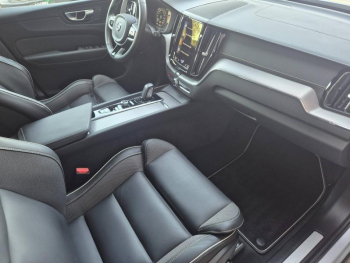 Photo 16 du bon plan VOLVO XC60 T6 AWD 253 + 87ch R-Design Geartronic occasion à 39890 €