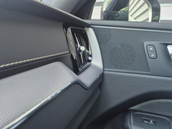 Photo 27 du bon plan VOLVO XC60 T6 AWD 253 + 87ch R-Design Geartronic occasion à 39890 €