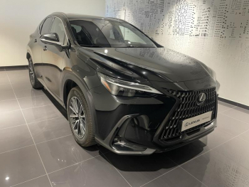 Photo 3 du bon plan LEXUS NX 450h+ Luxe 4WD Pack Design Toit Ouvrant occasion à 36990 €