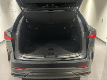 Photo 10 du bon plan LEXUS NX 450h+ Luxe 4WD Pack Design Toit Ouvrant occasion à 36990 €
