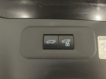 Photo 12 du bon plan LEXUS NX 450h+ Luxe 4WD Pack Design Toit Ouvrant occasion à 36990 €