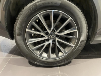 Photo 15 du bon plan LEXUS NX 450h+ Luxe 4WD Pack Design Toit Ouvrant occasion à 36990 €