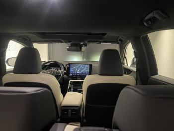 Photo 18 du bon plan LEXUS NX 450h+ Luxe 4WD Pack Design Toit Ouvrant occasion à 36990 €