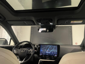 Photo 21 du bon plan LEXUS NX 450h+ Luxe 4WD Pack Design Toit Ouvrant occasion à 36990 €