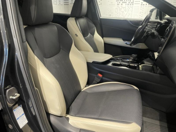 Photo 23 du bon plan LEXUS NX 450h+ Luxe 4WD Pack Design Toit Ouvrant occasion à 36990 €