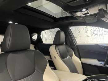 Photo 25 du bon plan LEXUS NX 450h+ Luxe 4WD Pack Design Toit Ouvrant occasion à 36990 €
