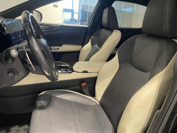 Photo 26 du bon plan LEXUS NX 450h+ Luxe 4WD Pack Design Toit Ouvrant occasion à 36990 €