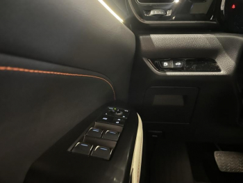 Photo 30 du bon plan LEXUS NX 450h+ Luxe 4WD Pack Design Toit Ouvrant occasion à 36990 €