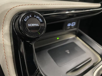 Photo 36 du bon plan LEXUS NX 450h+ Luxe 4WD Pack Design Toit Ouvrant occasion à 36990 €