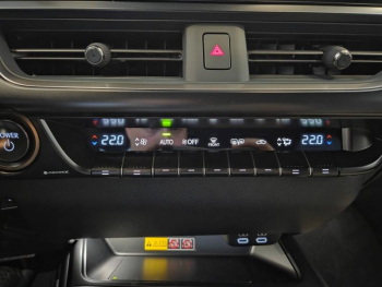 Photo 10 du bon plan LEXUS UX 300h F SPORT Design MY26 occasion à 40490 €