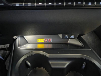 Photo 11 du bon plan LEXUS UX 300h F SPORT Design MY26 occasion à 40490 €