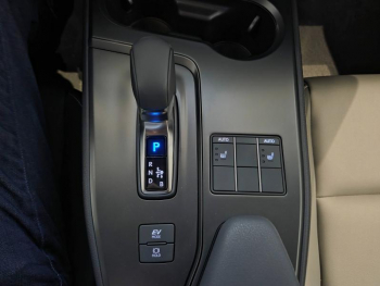 Photo 12 du bon plan LEXUS UX 300h F SPORT Design MY26 occasion à 40490 €