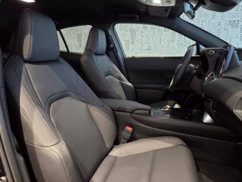 Photo 13 du bon plan LEXUS UX 300h F SPORT Design MY26 occasion à 40490 €