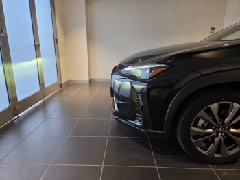 Photo 22 du bon plan LEXUS UX 300h F SPORT Design MY26 occasion à 40490 €