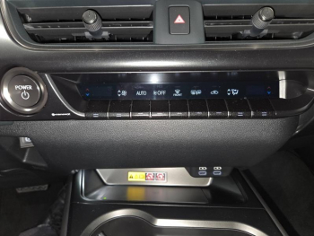 Photo 11 du bon plan LEXUS UX 300h Pack MY26 occasion à 36900 €