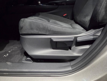 Photo 14 du bon plan LEXUS UX 300h Pack MY26 occasion à 36900 €
