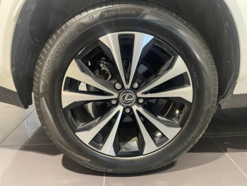 Photo 11 du bon plan LEXUS NX 300h 2WD Design MY21 occasion à 27990 €