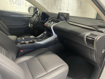 Photo 18 du bon plan LEXUS NX 300h 2WD Design MY21 occasion à 27990 €