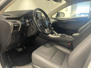 Photo 19 du bon plan LEXUS NX 300h 2WD Design MY21 occasion à 27990 €