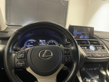 Photo 22 du bon plan LEXUS NX 300h 2WD Design MY21 occasion à 27990 €