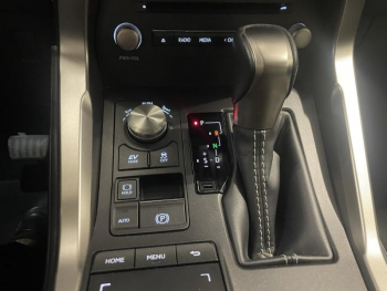 Photo 26 du bon plan LEXUS NX 300h 2WD Design MY21 occasion à 27990 €