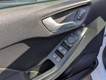 Photo 8 du bon plan FORD Fiesta 1.0 Flexifuel 95ch Titanium Business 5p occasion à 15990 €