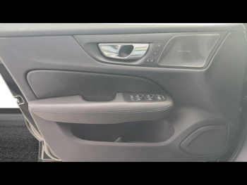 Photo 17 du bon plan VOLVO V60 B4 197ch Ultra Style Dark DCT 7 occasion à 43990 €
