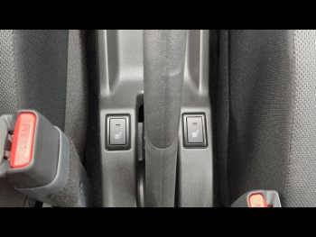Photo 17 du bon plan SUZUKI Swift 1.2 Hybrid 83ch Pack Auto occasion à 21680 €