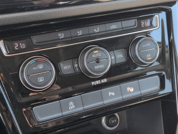 Photo 26 du bon plan VOLKSWAGEN Touran 2.0 TDI 150ch BlueMotion Technology FAP Carat DSG6 7 places occasion à 20990 €