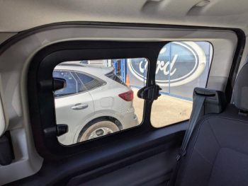 Photo 19 du bon plan FORD Transit Custom Fg VUL 320 L2H1 2.5 Duratec 232ch Hybride recheargeable Cabine Approfondie Limited CVT occasion à 41750 €