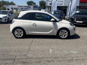 Photo 4 du bon plan OPEL Adam 1.4 Twinport 87ch White Edition Start/Stop occasion à 9880 €