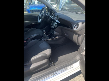 Photo 11 du bon plan OPEL Adam 1.4 Twinport 87ch White Edition Start/Stop occasion à 9880 €