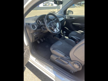 Photo 13 du bon plan OPEL Adam 1.4 Twinport 87ch White Edition Start/Stop occasion à 9880 €