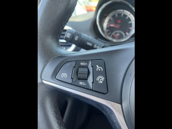 Photo 15 du bon plan OPEL Adam 1.4 Twinport 87ch White Edition Start/Stop occasion à 9880 €