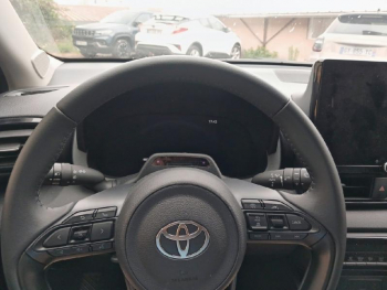 Photo 13 du bon plan TOYOTA Yaris 116h Design 5p MY26 occasion à 23690 €