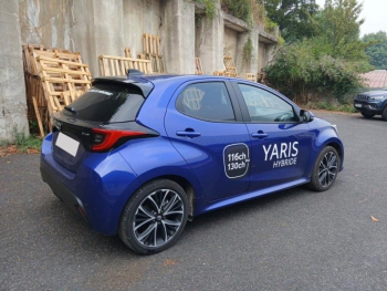 Photo 18 du bon plan TOYOTA Yaris 116h Design 5p MY26 occasion à 23690 €