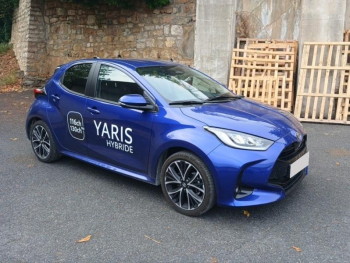 Photo 19 du bon plan TOYOTA Yaris 116h Design 5p MY26 occasion à 23690 €