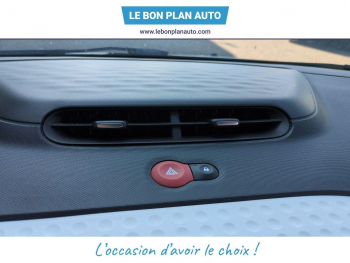 Photo 32 du bon plan RENAULT Twingo 0.9 TCe 95ch Zen occasion à 8480 €