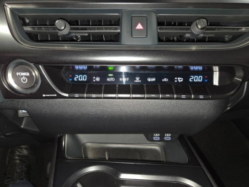 Photo 8 du bon plan LEXUS UX 250h Pack 2WD occasion à 27490 €