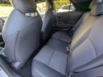 Photo 5 du bon plan TOYOTA C-HR 1.8 Hybride 140ch Collection NG23 occasion à 27480 €