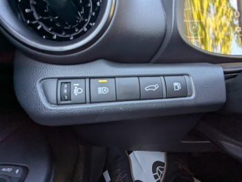Photo 8 du bon plan TOYOTA C-HR 1.8 Hybride 140ch Collection NG23 occasion à 27480 €
