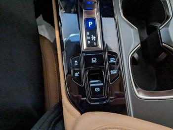 Photo 6 du bon plan LEXUS NX 450h+ Luxe 4WD occasion à 44990 €