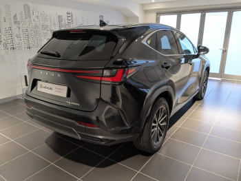 Photo 15 du bon plan LEXUS NX 450h+ Luxe 4WD occasion à 44990 €