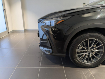 Photo 16 du bon plan LEXUS NX 450h+ Luxe 4WD occasion à 44990 €